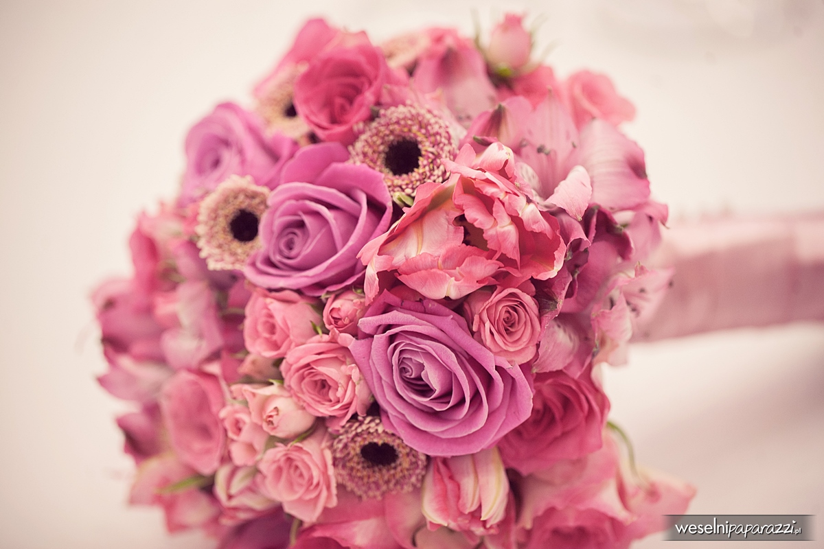 Bukiet ślubny z pudrowych róż