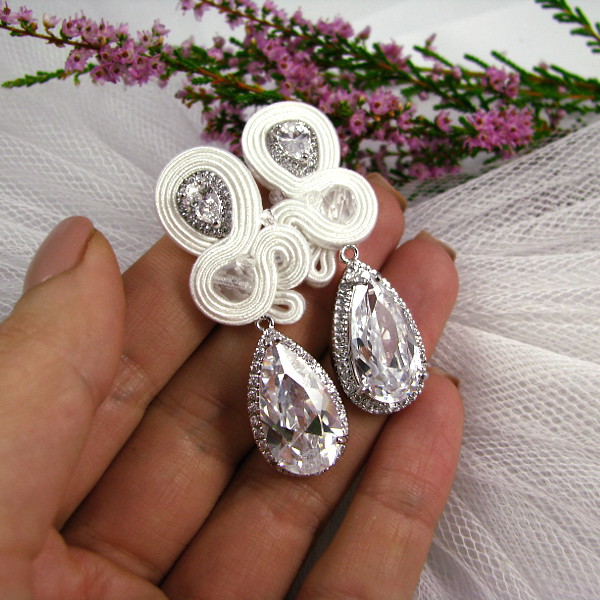 Śnieżnobiałe kolczyki ślubne sutasz z kryształami Swarovski