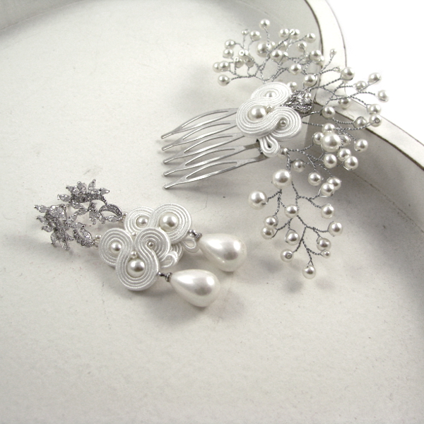 Śnieżnobiały komplet ślubny ustasz z perłami.