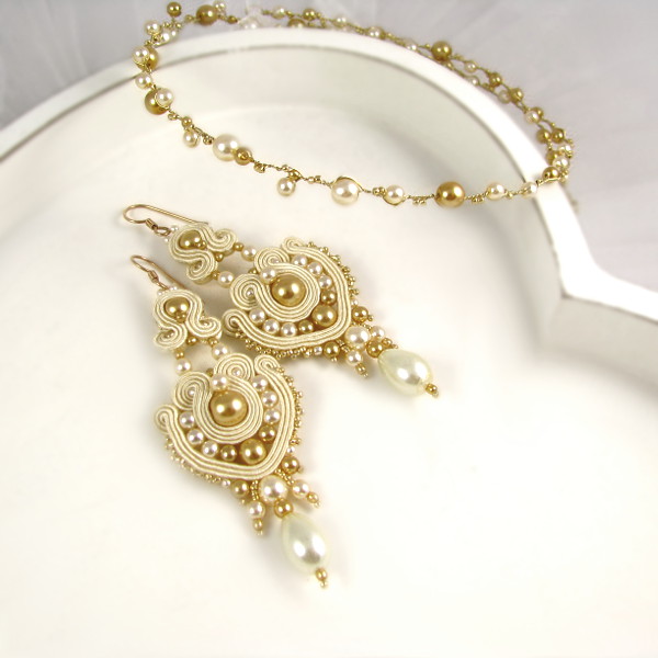 Perłowa biżuteria ślubna - kolczyki i tiara